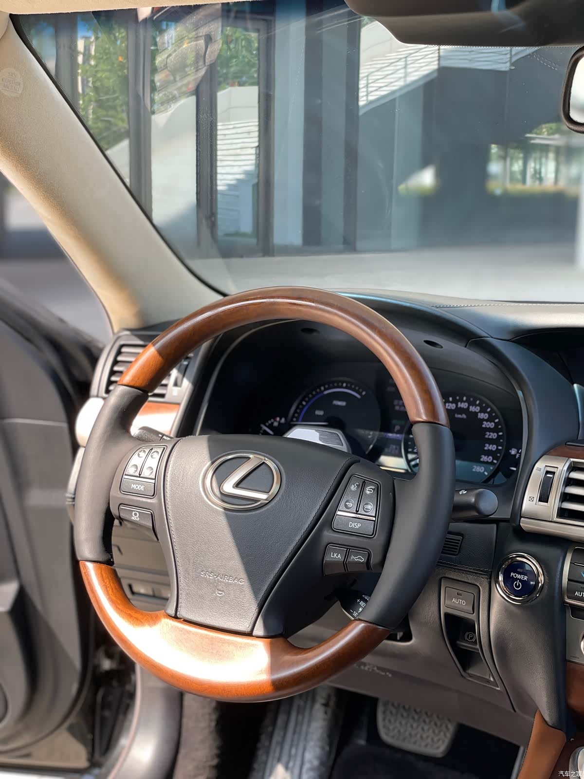 Lexus LS, 2014 33
