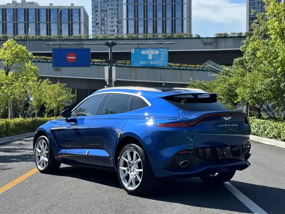 Aston Martin DBX