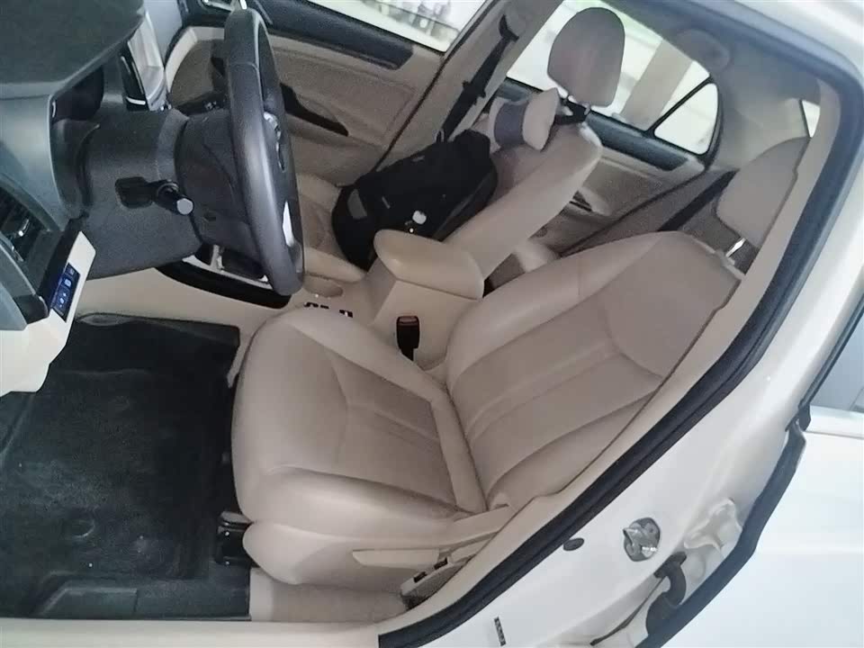 BYD e5