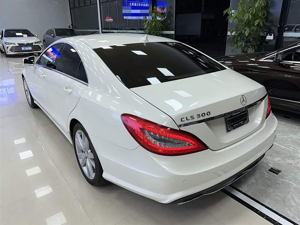 Mercedes-Benz CLS Mercedes-Benz CLS