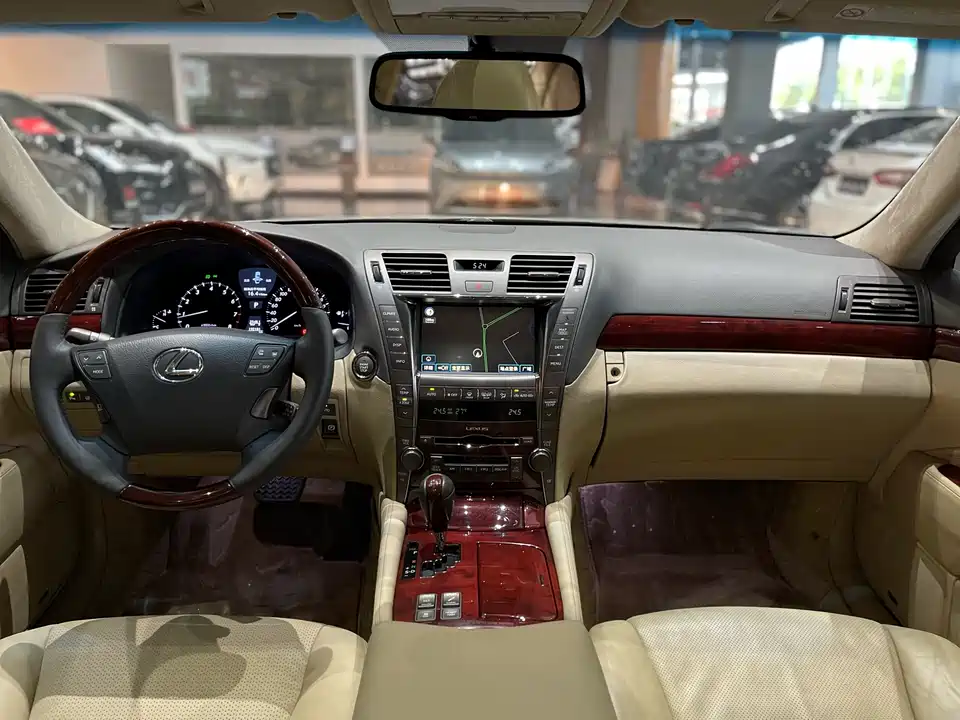 Lexus LS