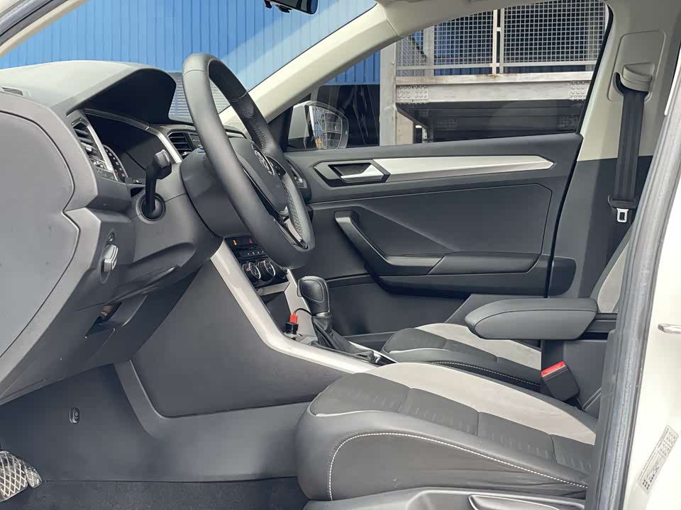 Volkswagen T-ROC exploring Songs Volkswagen T-ROC exploring Songs