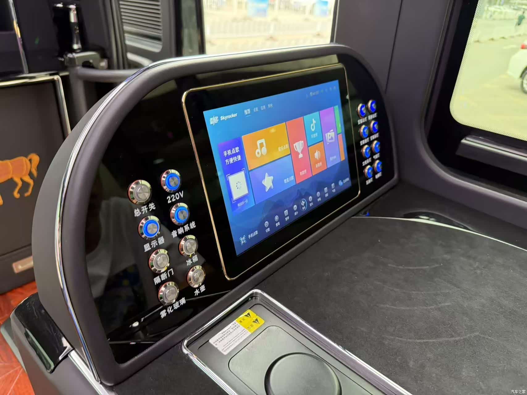Toyota Coaster, 2023 14