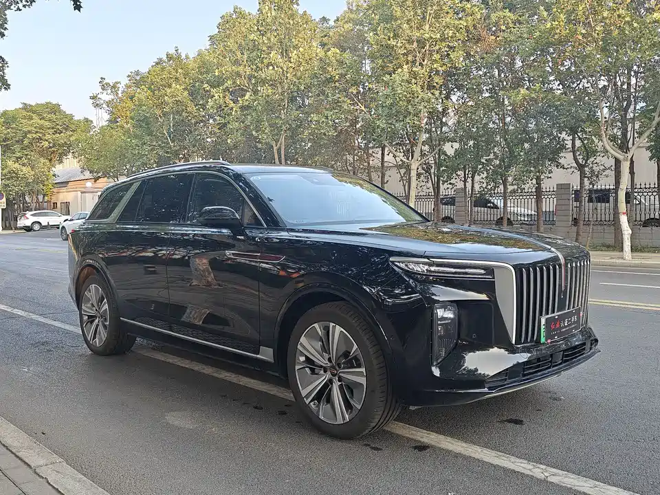 Hongqi E-HS9