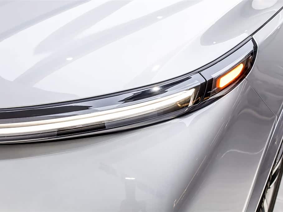 Li Auto Ideal L8
