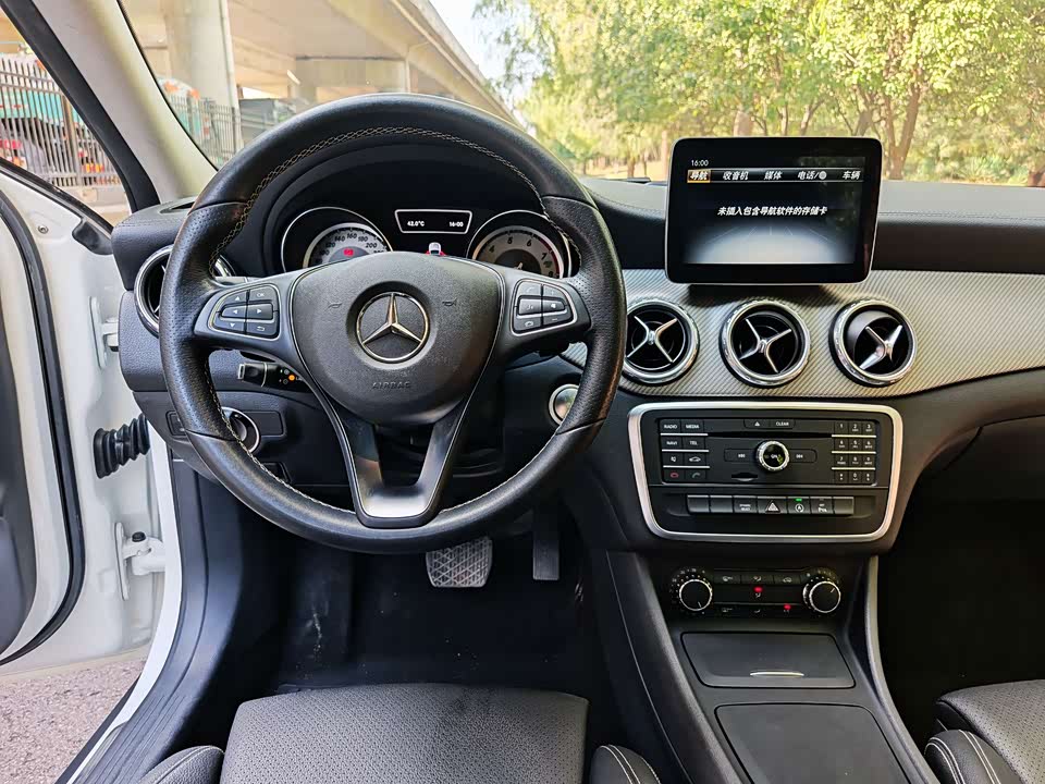 Mercedes-Benz GLA Mercedes-Benz GLA