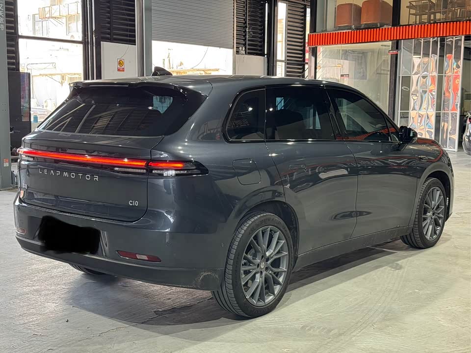 Leapmotor C10