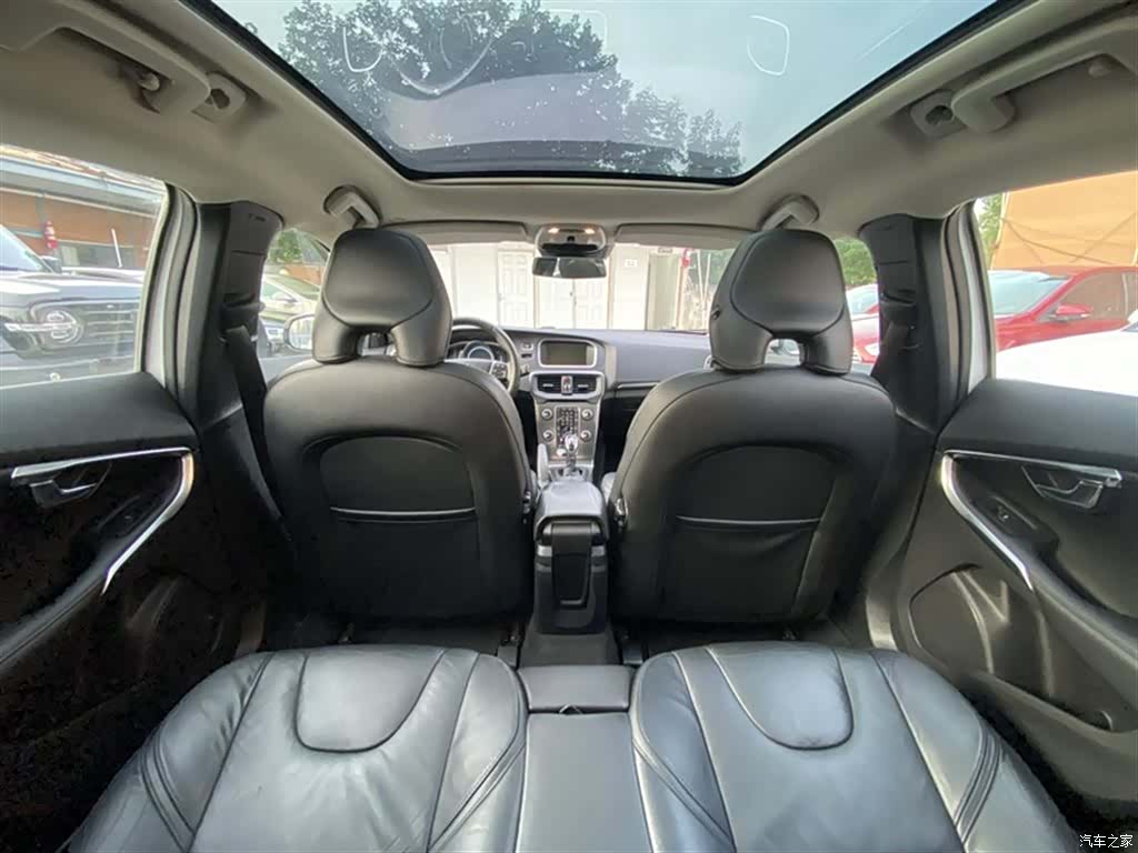 Volvo V40, 2013 4