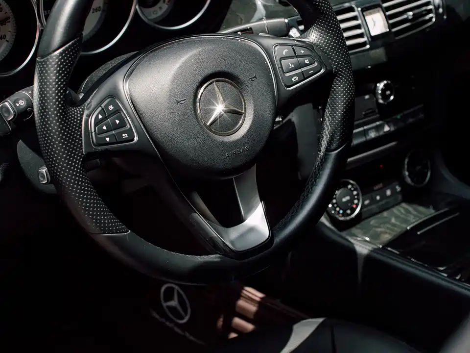 Mercedes-Benz CLS Mercedes-Benz CLS