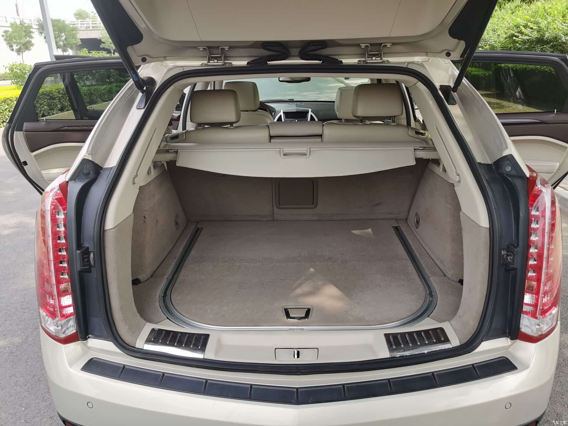 Cadillac SRX, 2011 25