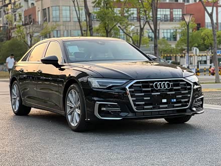 奥迪a6l 2022款 改款 45 tfsi 臻选动感型