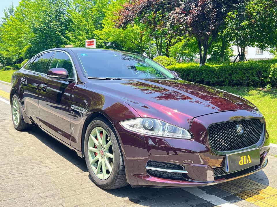 Jaguar XJ