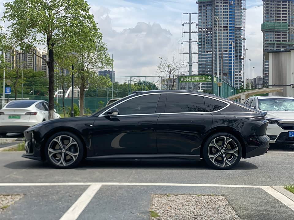 NIO ET5