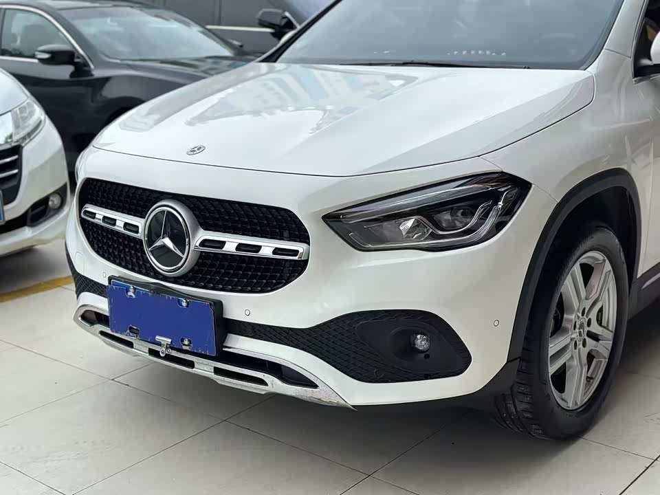 Mercedes-Benz GLA Mercedes-Benz GLA