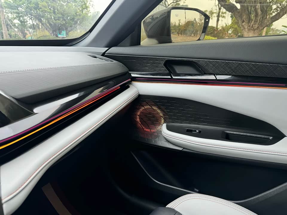 Changan UNI-V Smart iDD Changan UNI-V Smart iDD