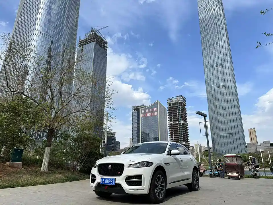 Jaguar F-PACE