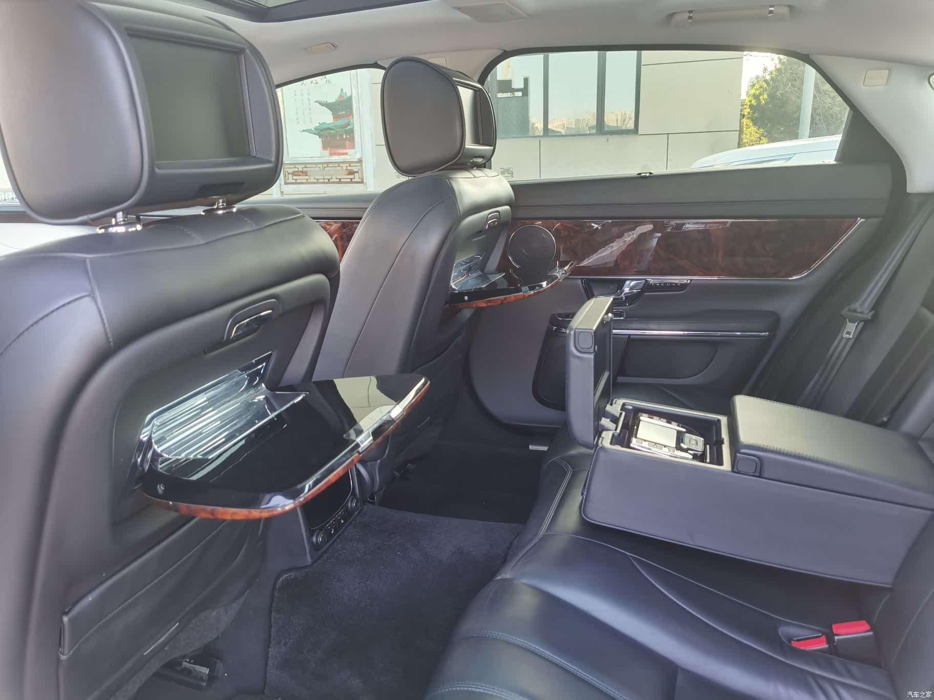 Jaguar XJ, 2011 10