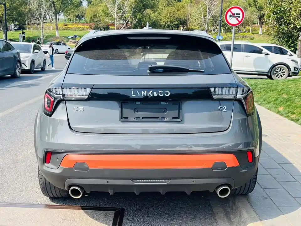 Lynk & Co 02