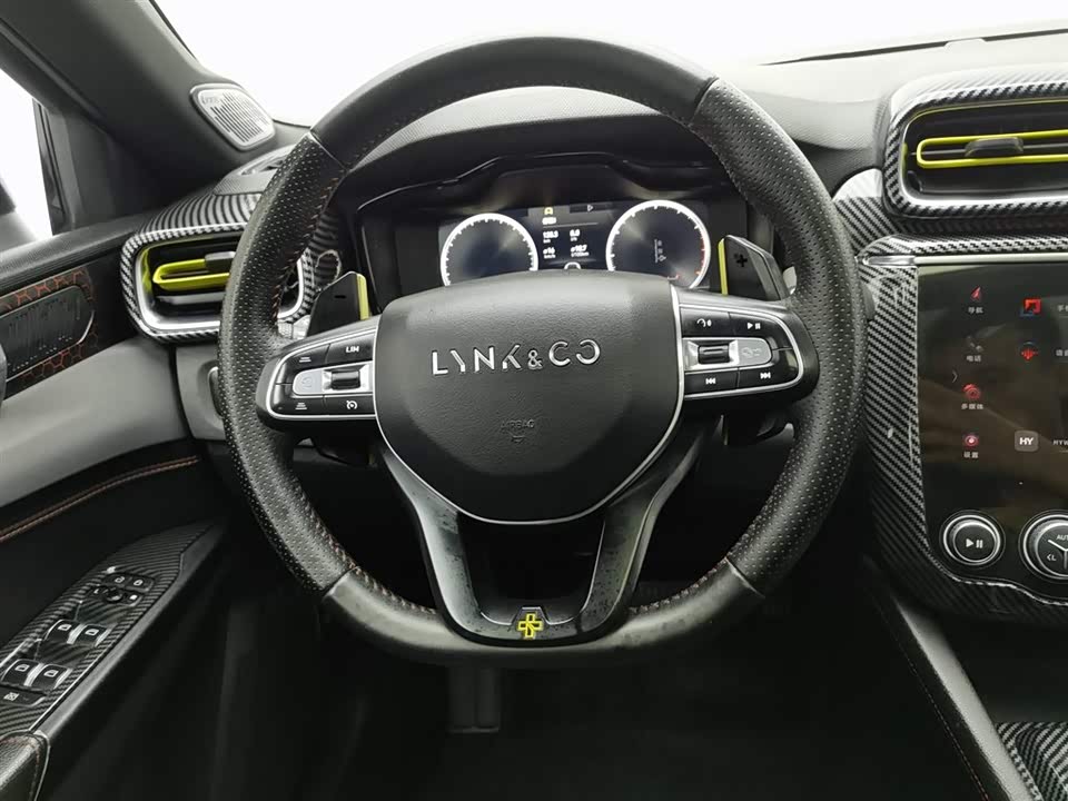 Lynk & Co 03 Lynk & Co 03