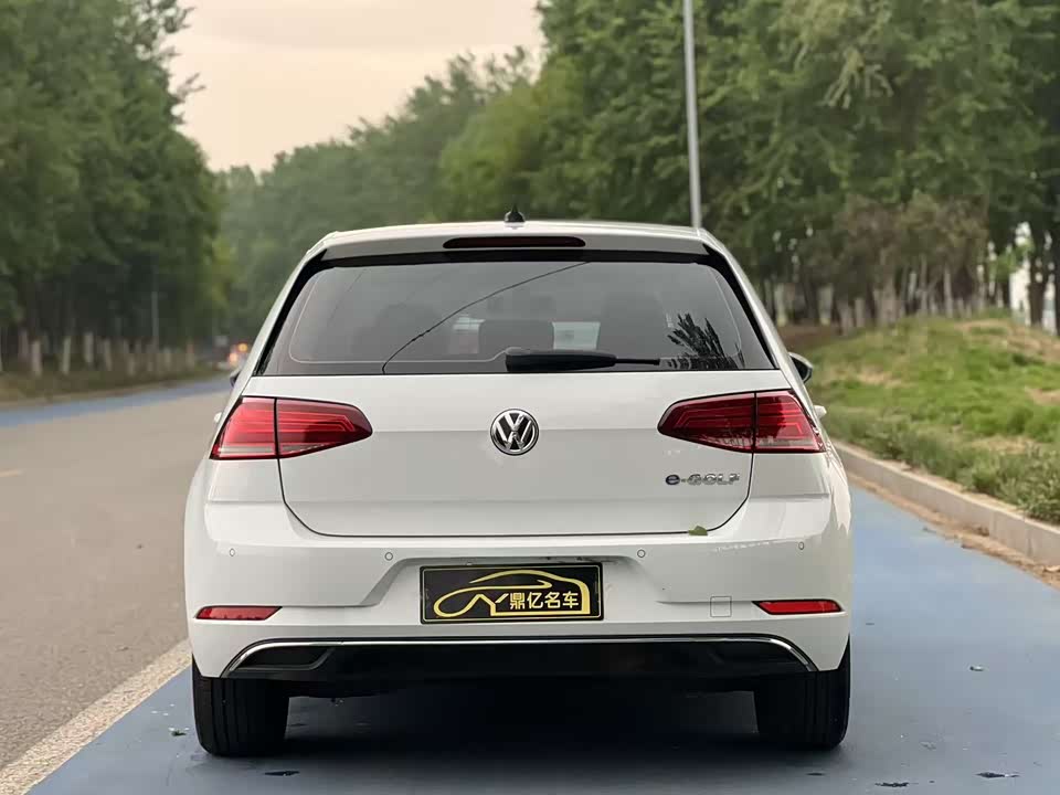 Volkswagen Golf*pure electricity