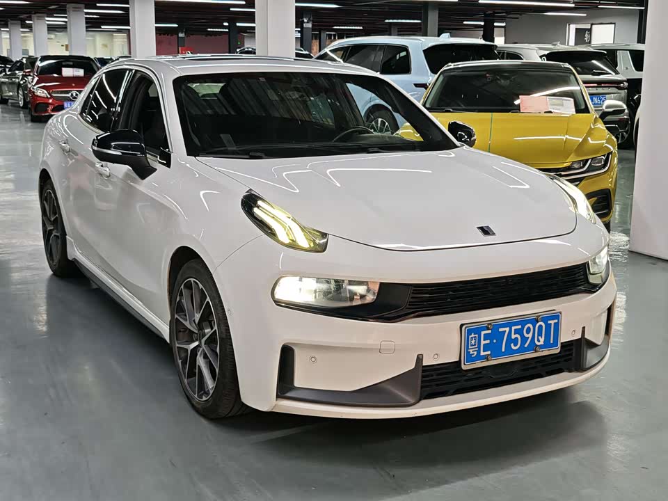 Lynk & Co 03 Lynk & Co 03