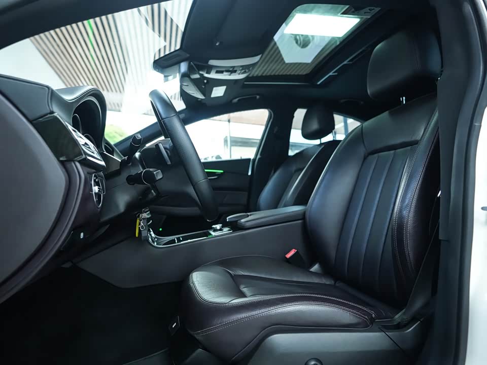 Mercedes-Benz CLS Mercedes-Benz CLS