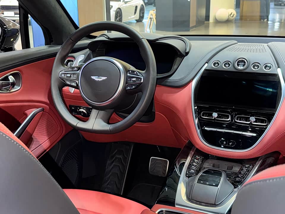 Aston Martin DBX Aston Martin DBX