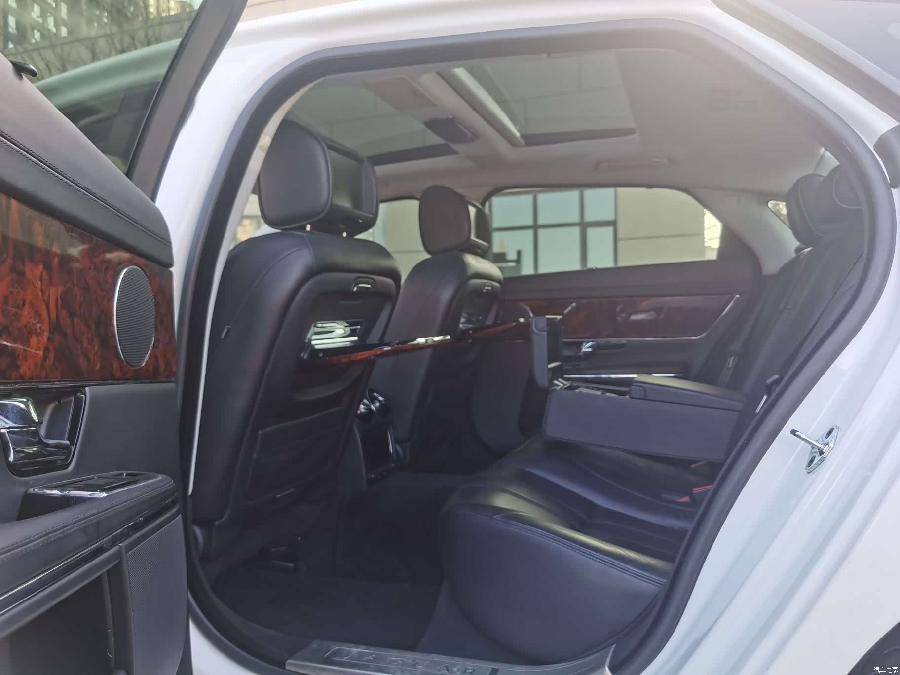 Jaguar XJ, 2011 11