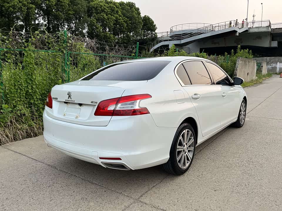 Peugeot 408