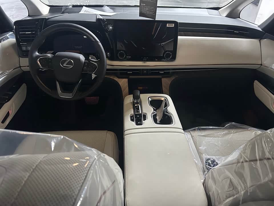 Lexus LM