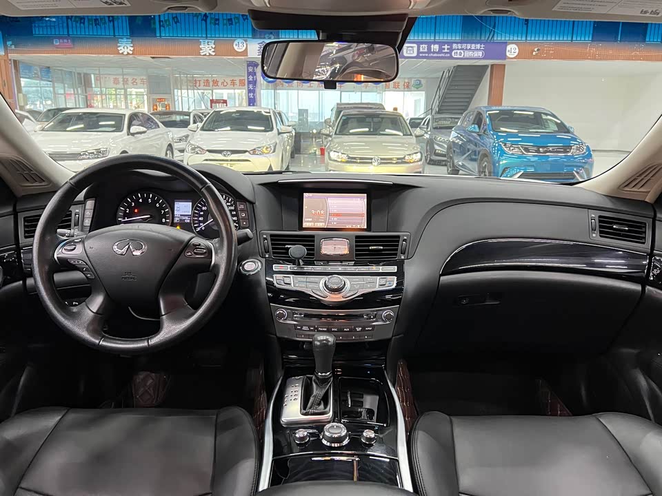 Infiniti Q70