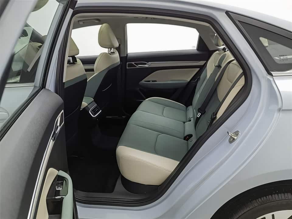 Geely Emgrand L HiP Geely Emgrand L HiP