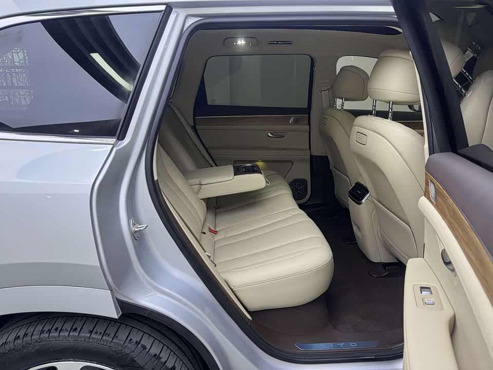 AITO Ask the world M7