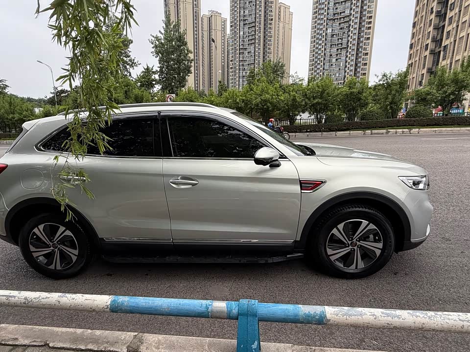 Hongqi HS5 Hongqi HS5