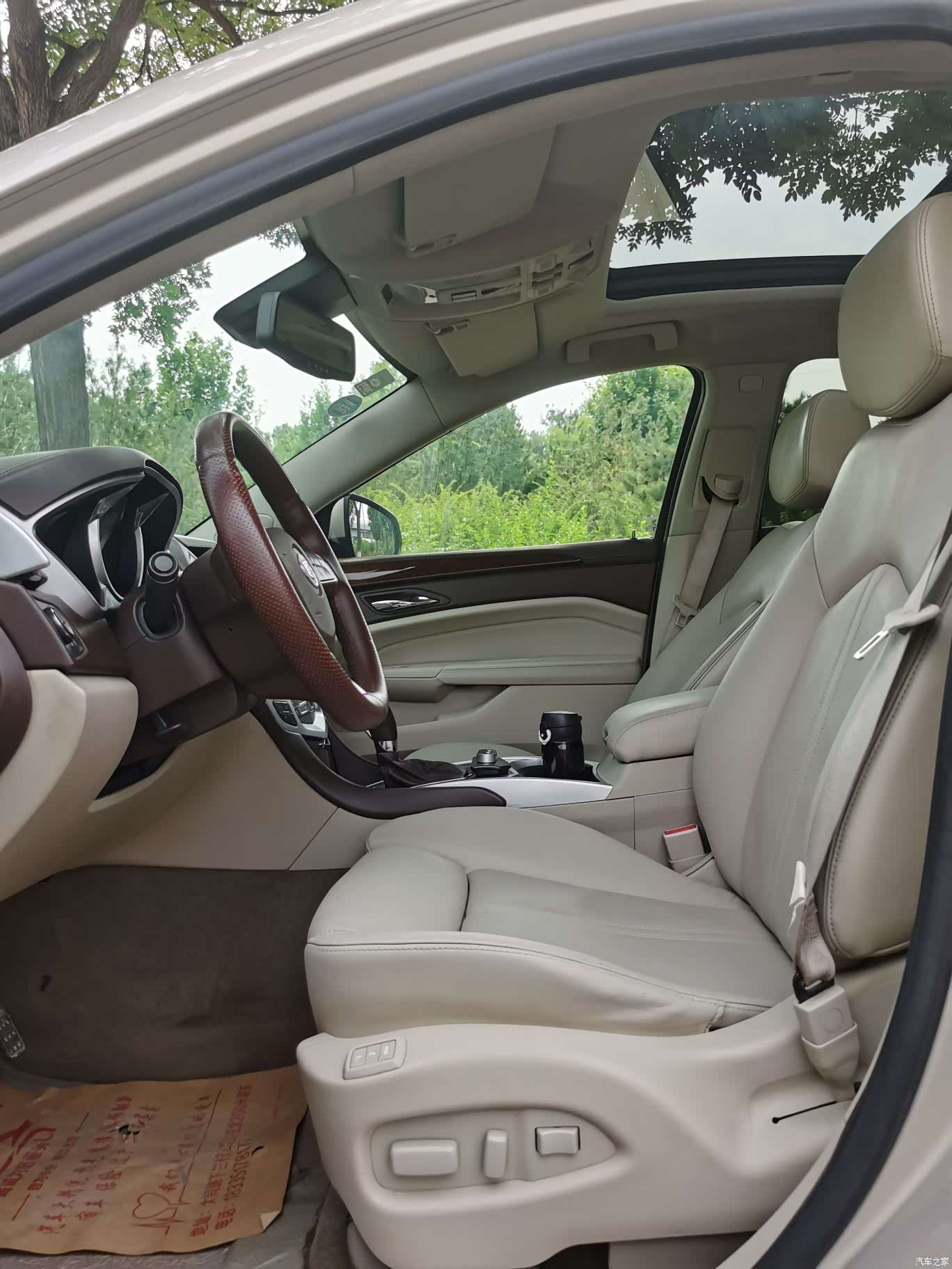 Cadillac SRX, 2011 24