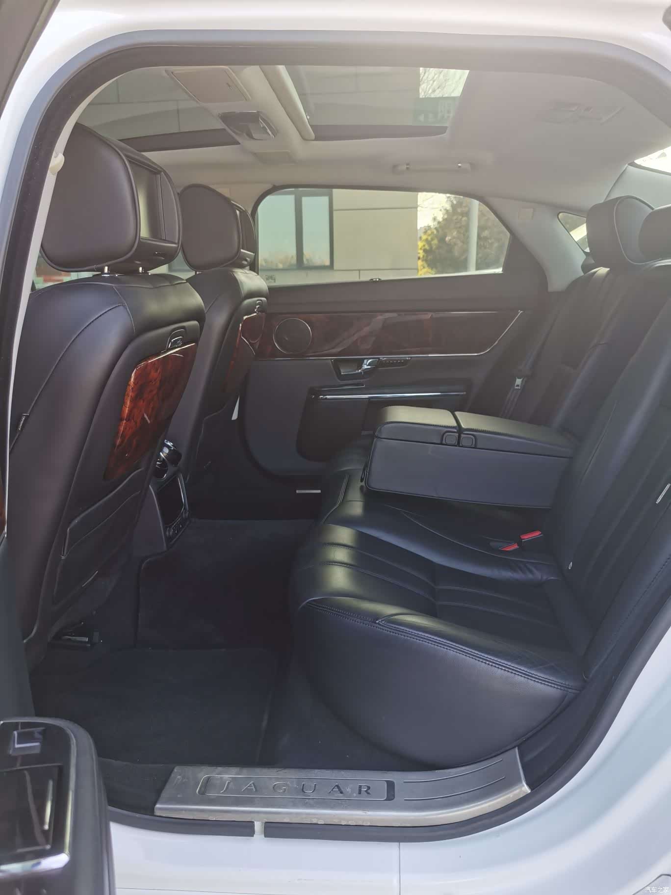 Jaguar XJ, 2011 12