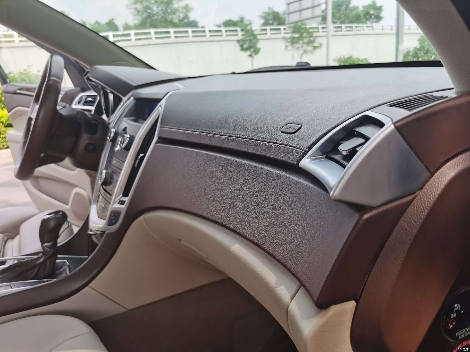 Cadillac SRX, 2011 23