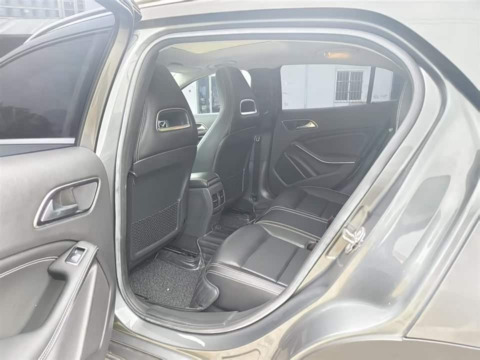 Mercedes-Benz GLA Mercedes-Benz GLA