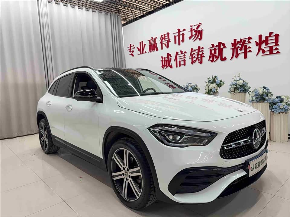 Mercedes-Benz GLA Mercedes-Benz GLA