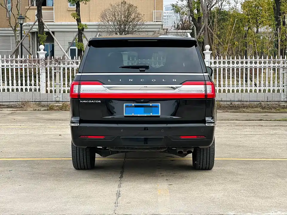 Lincoln Navigator