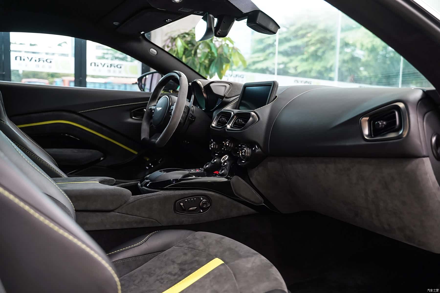 Aston Martin Vantage, 2022 9