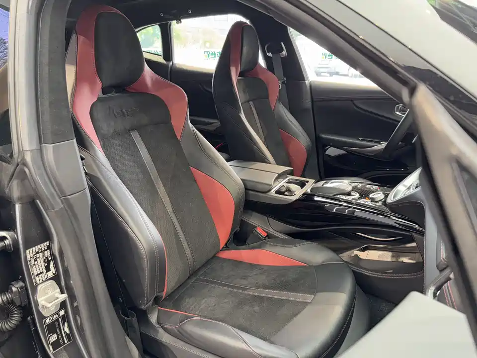 Aston Martin DBX Aston Martin DBX