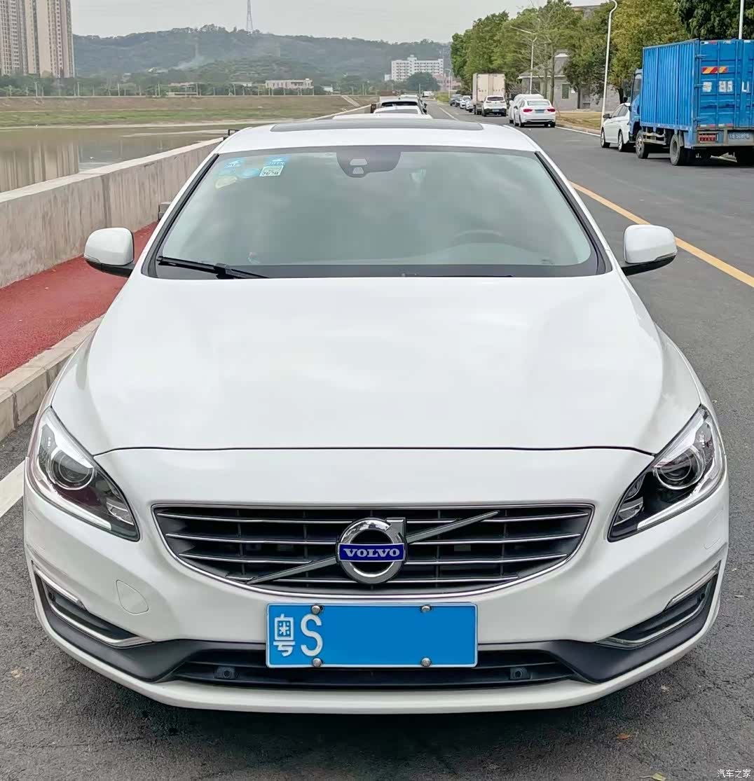 Volvo S60, 2014 3