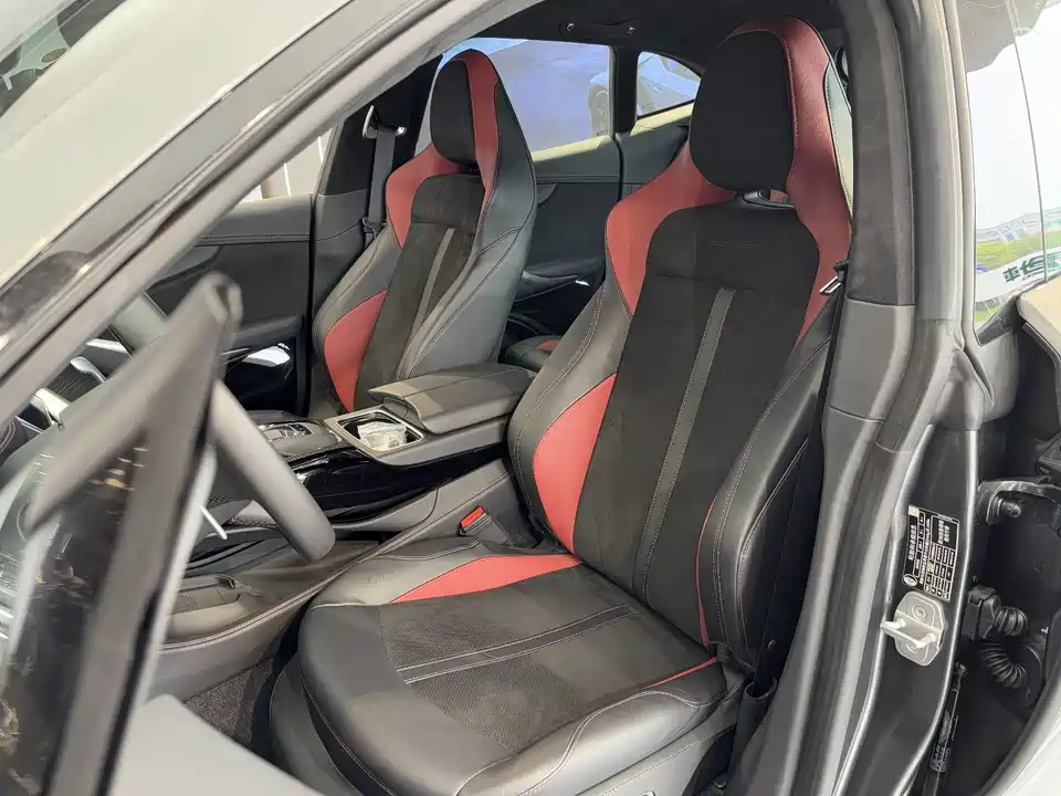 Aston Martin DBX Aston Martin DBX