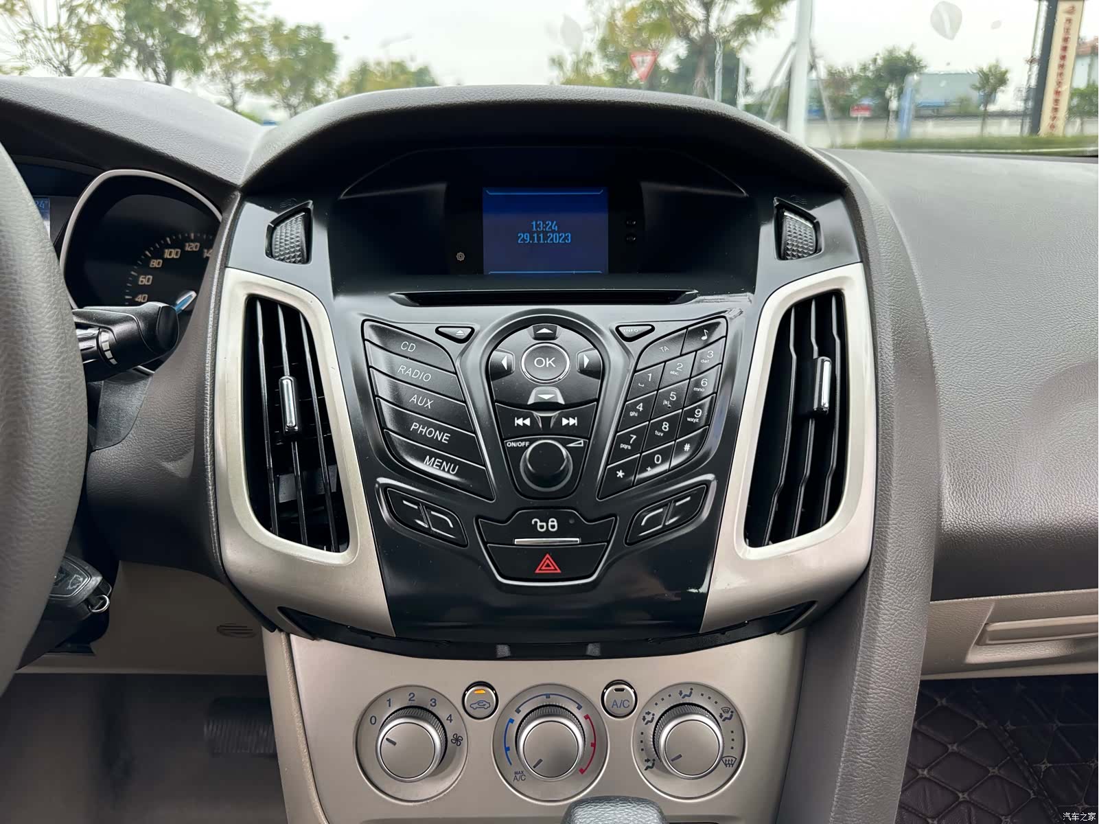 Ford Focus, 2012 18