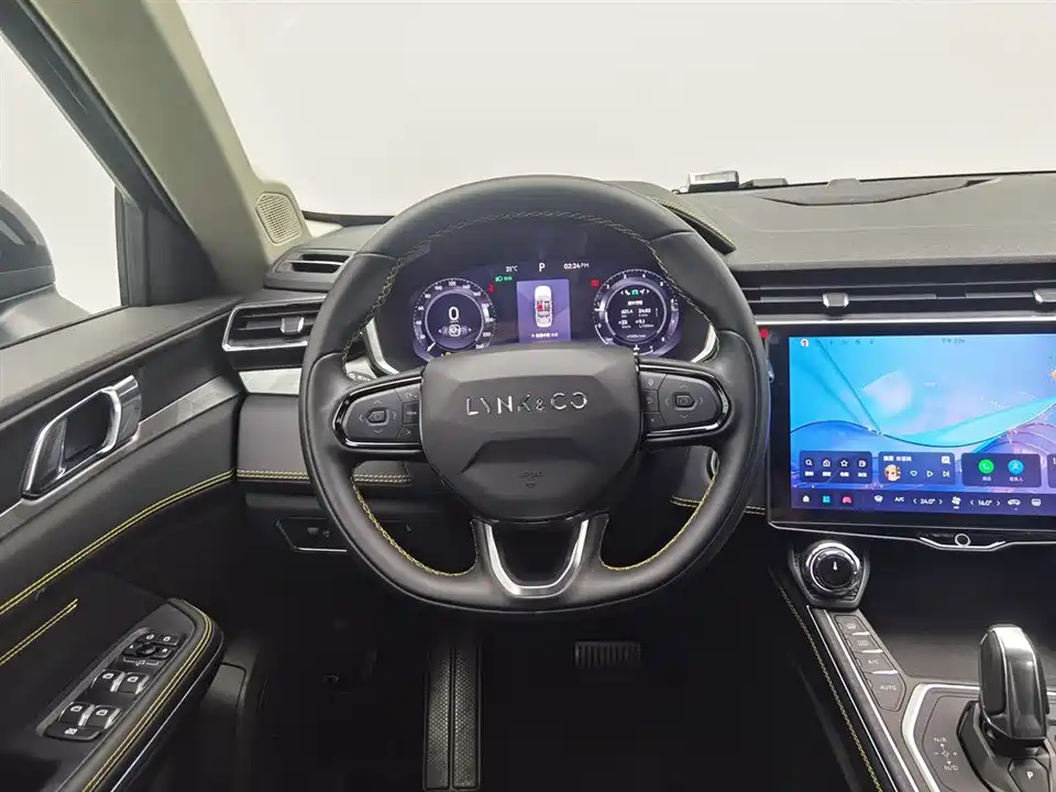 Lynk & Co 01