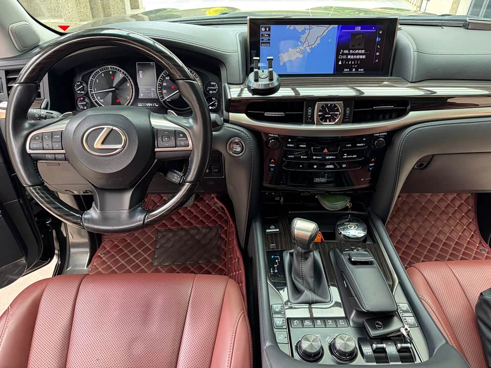 Lexus LX