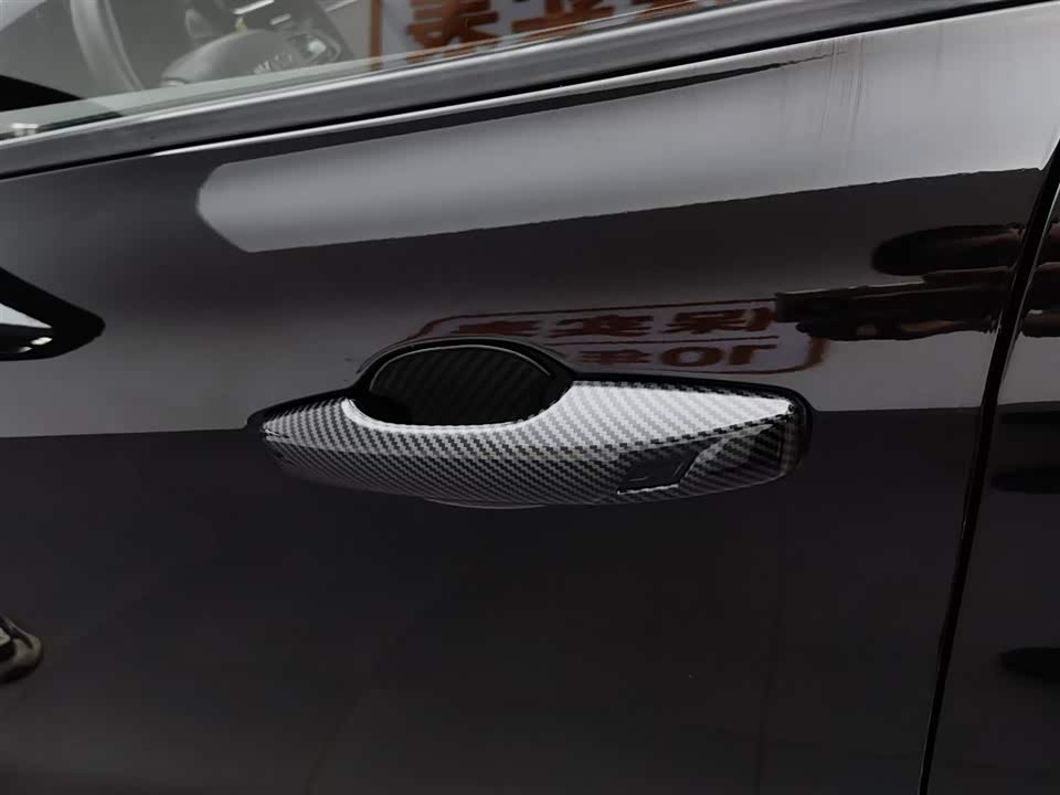 Lynk & Co 03 Lynk & Co 03