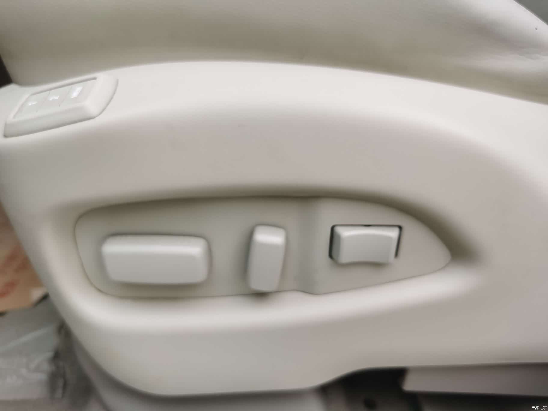 Cadillac SRX, 2011 30