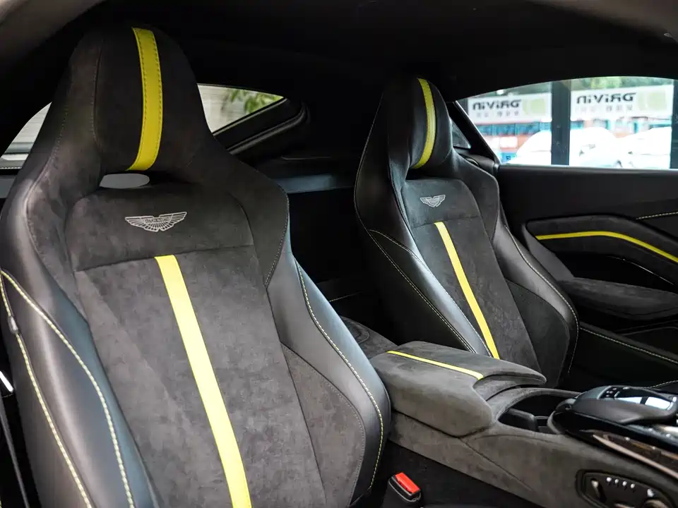 Aston Martin V8 Vantage